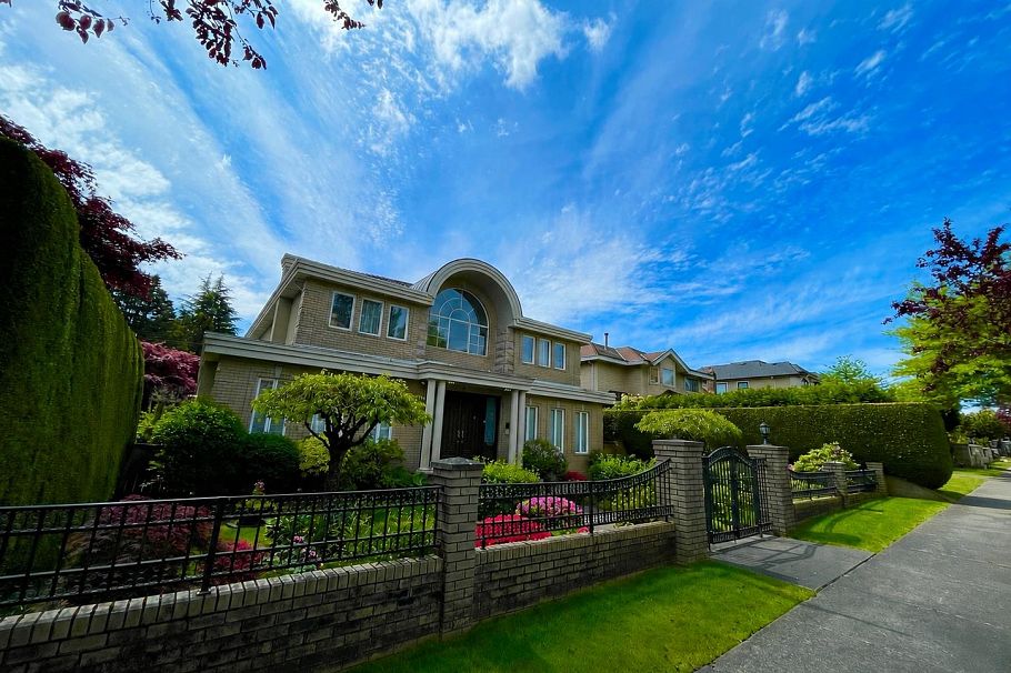 1120 W 58th Avenue Vancouver, BC - 1