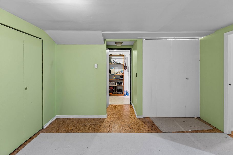 7363 Kokanee Place Vancouver, BC - 24