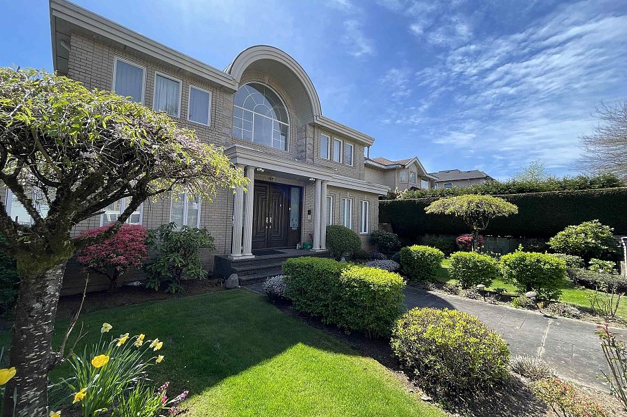 1120 W 58th Avenue Vancouver, BC - 2