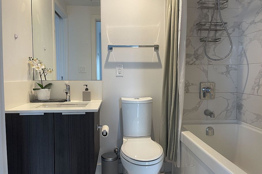 2703 1283 Howe Street Vancouver, BC - 13