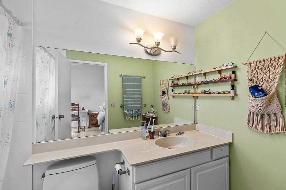 7363 Kokanee Place Vancouver, BC - 19