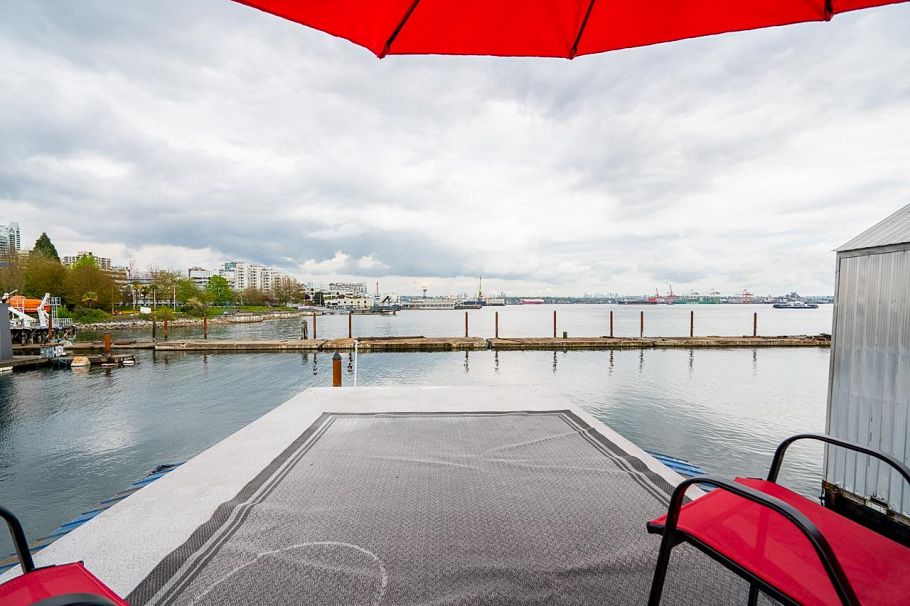 A24 415 Esplanade North Vancouver, BC - 19