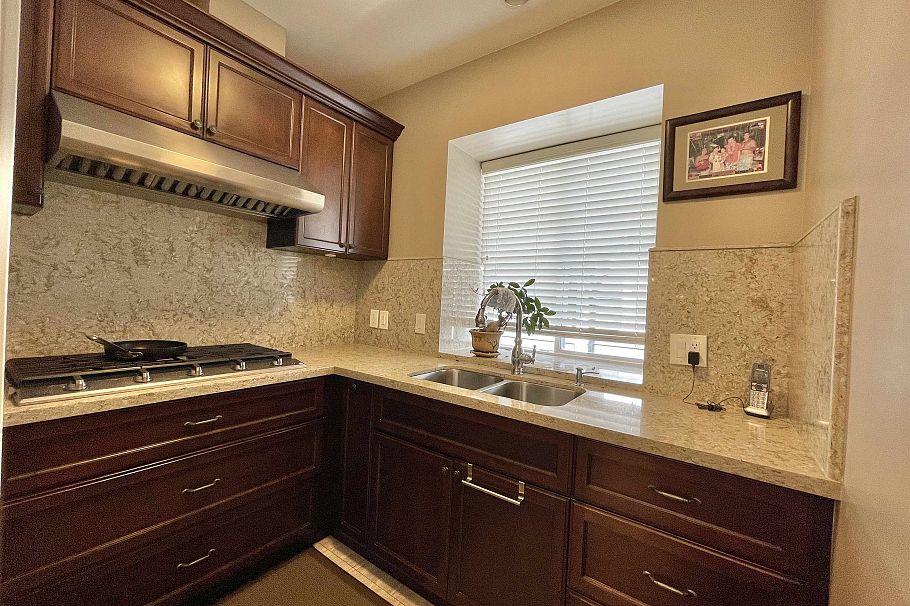 1120 W 58th Avenue Vancouver, BC - 16
