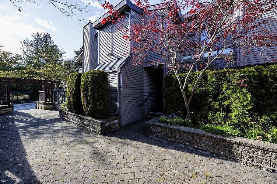 3132 Lonsdale Avenue North Vancouver, BC - 32