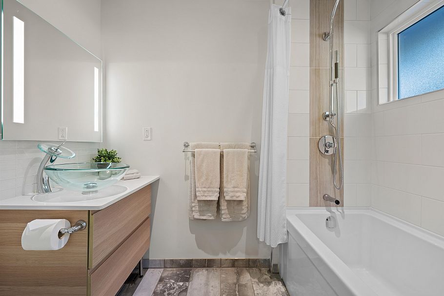 906 Strathaven Drive North Vancouver, BC - 22