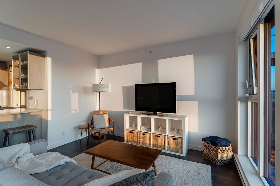 1001 933 E Hastings Street Vancouver, BC - 5