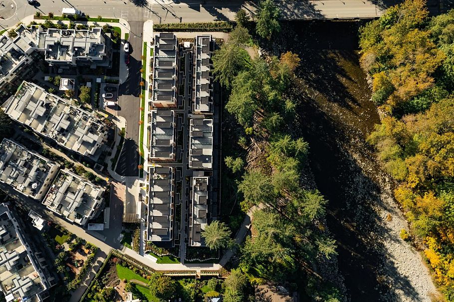 123 2050 Glenaire Drive North Vancouver, BC - 2