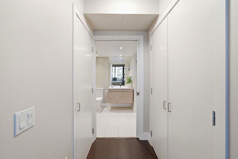 405 155 W 1st Street North Vancouver, BC - 17