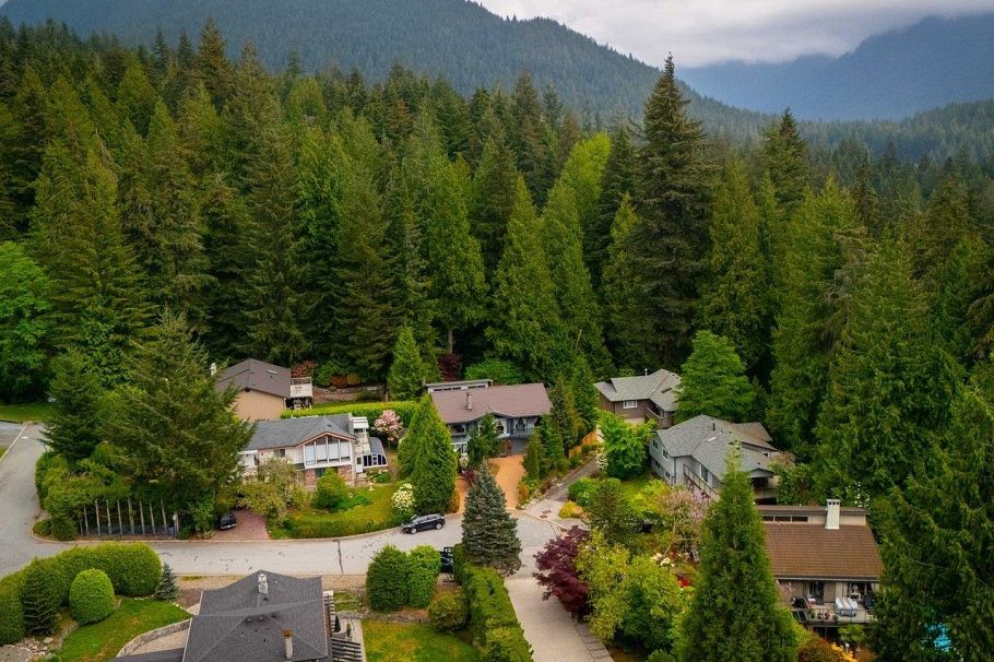 4786 Armour Court North Vancouver, BC - 32