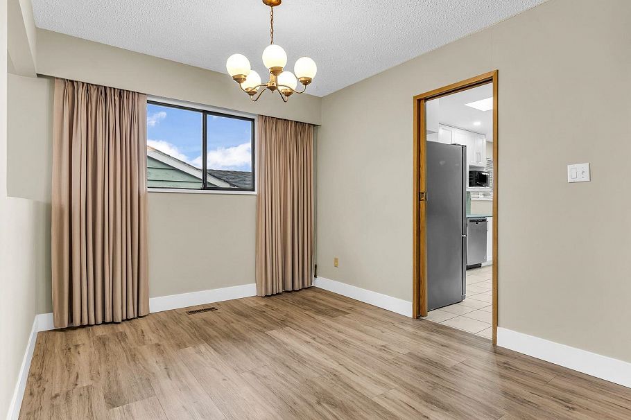 859 E 17th Street North Vancouver, BC - 6
