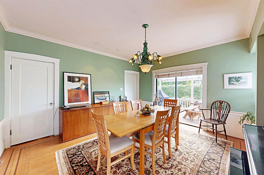 4402 W 12th Avenue Vancouver, BC - 5