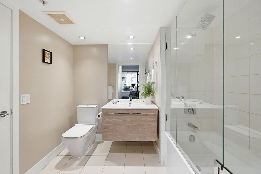 405 155 W 1st Street North Vancouver, BC - 18