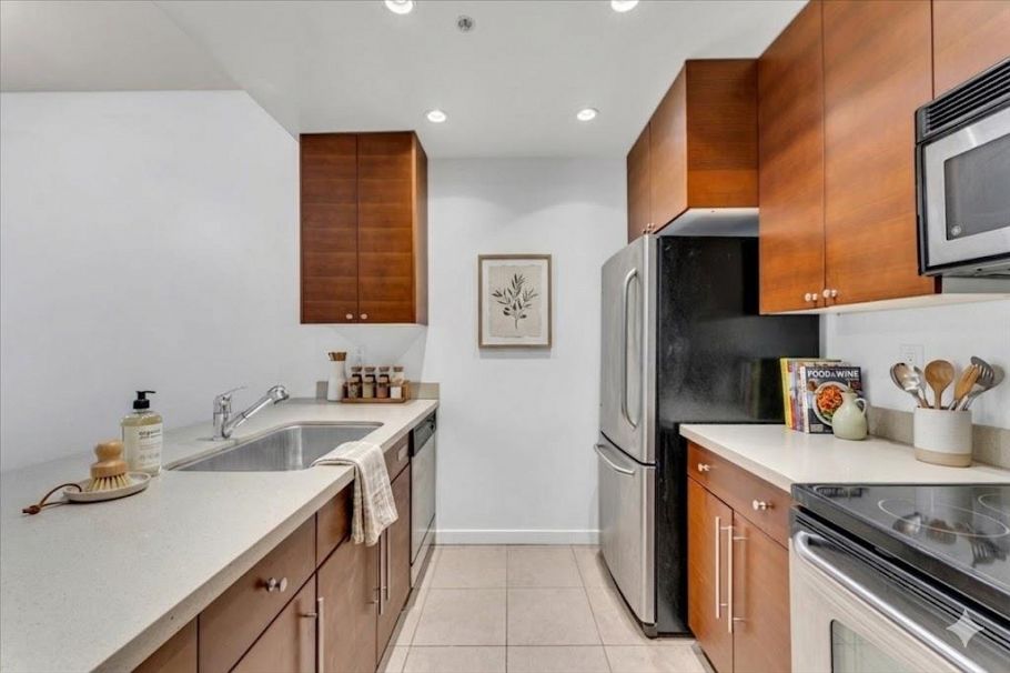 313 1010 Howe Street Vancouver, BC - 6