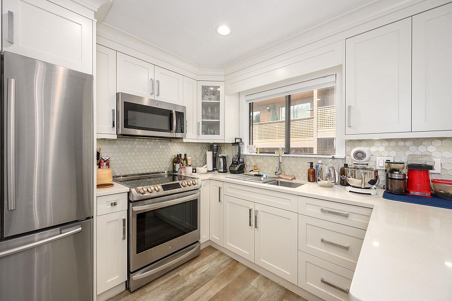 3201 Lonsdale Avenue North Vancouver, BC - 16