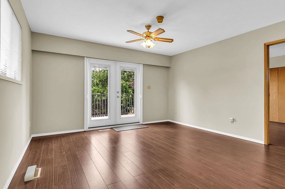 859 E 17th Street North Vancouver, BC - 11