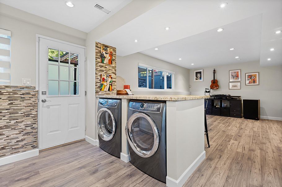 906 Strathaven Drive North Vancouver, BC - 29