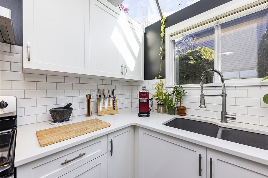 3132 Lonsdale Avenue North Vancouver, BC - 8