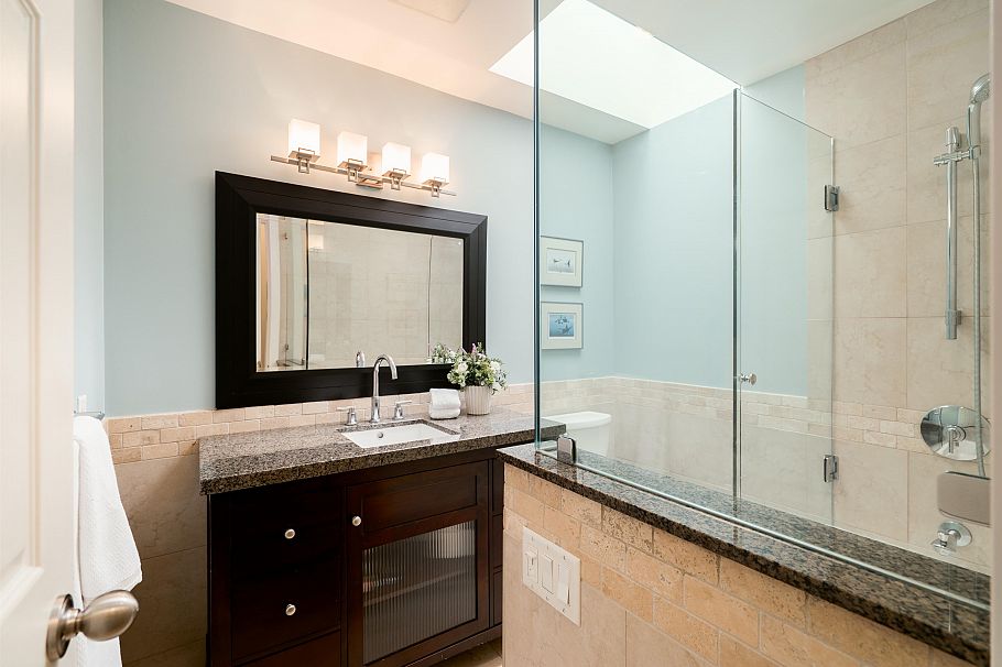 939 Calverhall Street North Vancouver, BC - 20