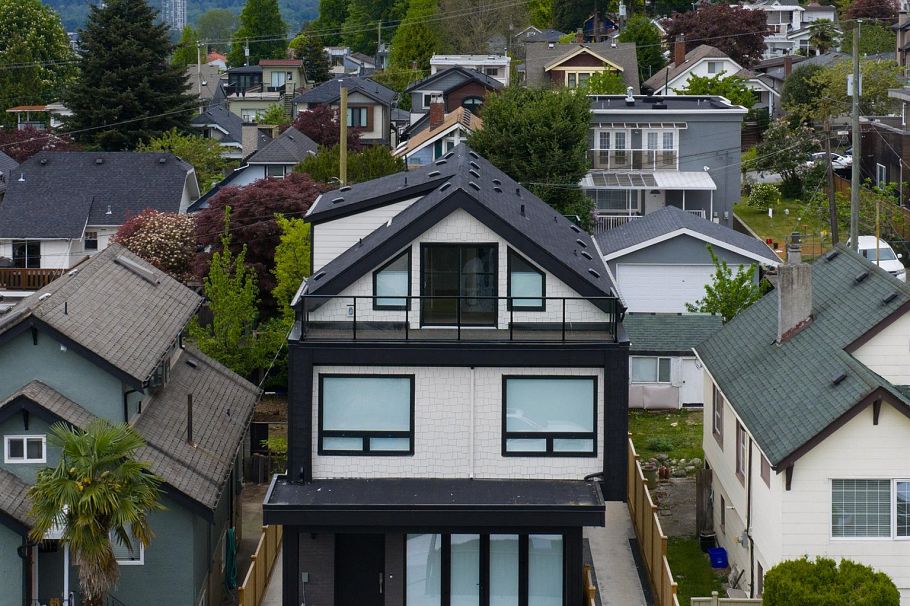 1 3645 Dundas Street Vancouver, BC - 26