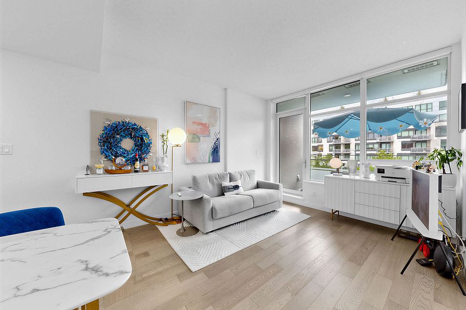 304 4963 Cambie Street Vancouver, BC - 2