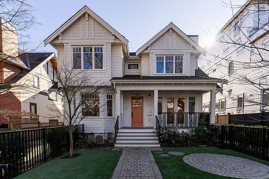 3530 W 43rd Avenue Vancouver, BC - 1