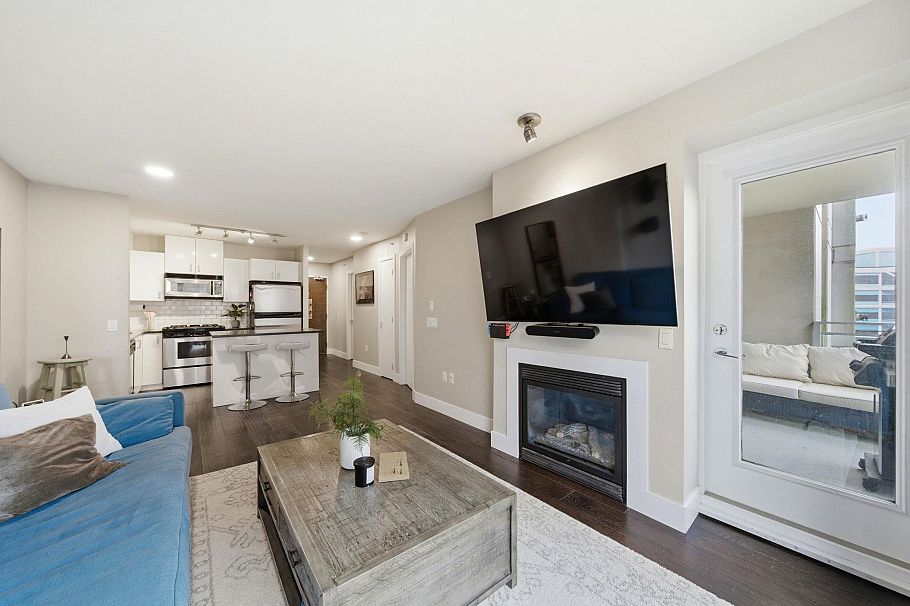 405 155 W 1st Street North Vancouver, BC - 2