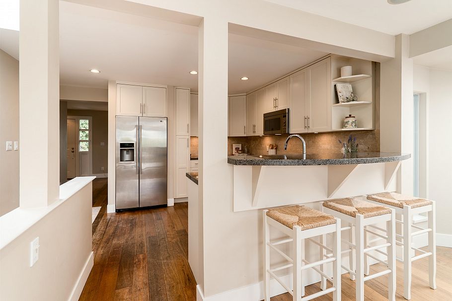 939 Calverhall Street North Vancouver, BC - 22