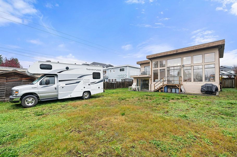 741 E 14th Street North Vancouver, BC - 32