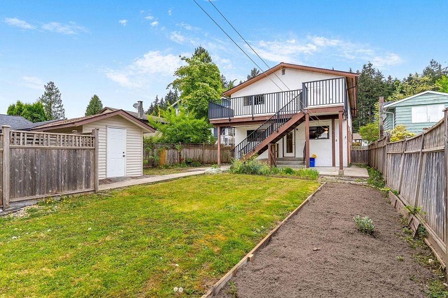 859 E 17th Street North Vancouver, BC - 33