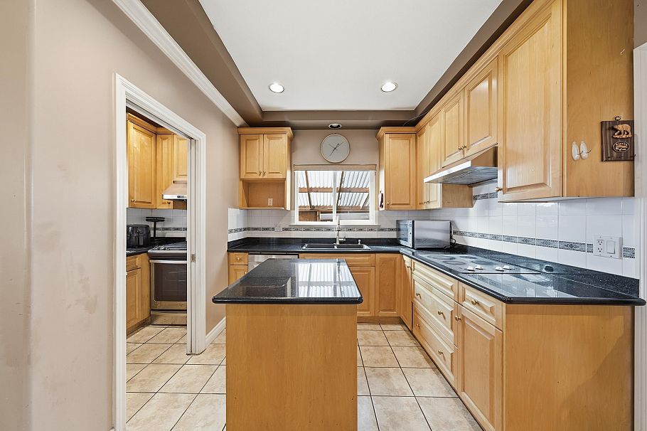 7962 Victoria Drive Vancouver, BC - 9