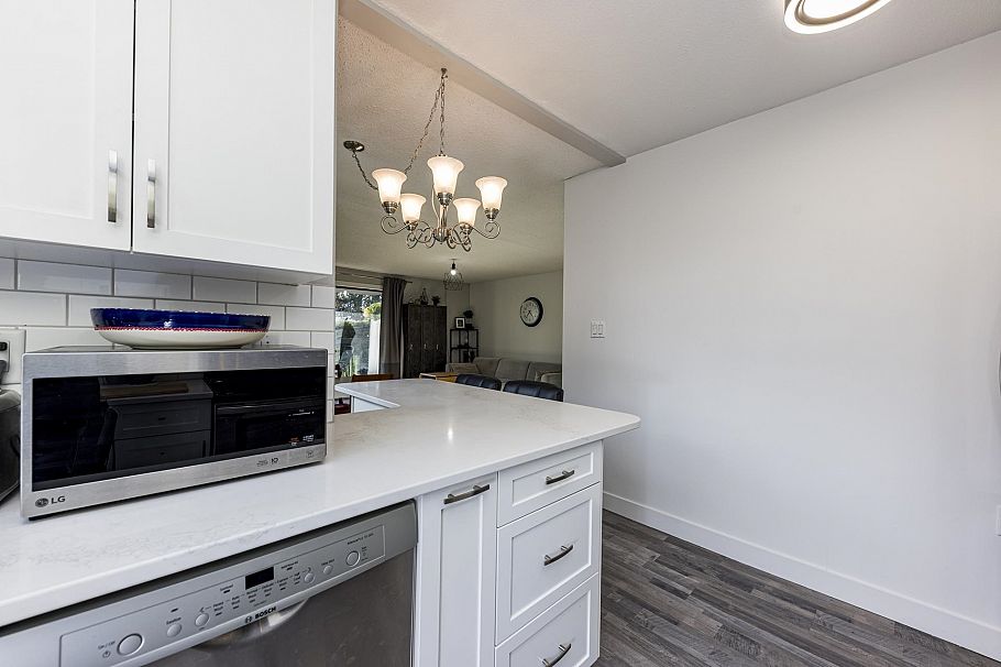 3132 Lonsdale Avenue North Vancouver, BC - 12