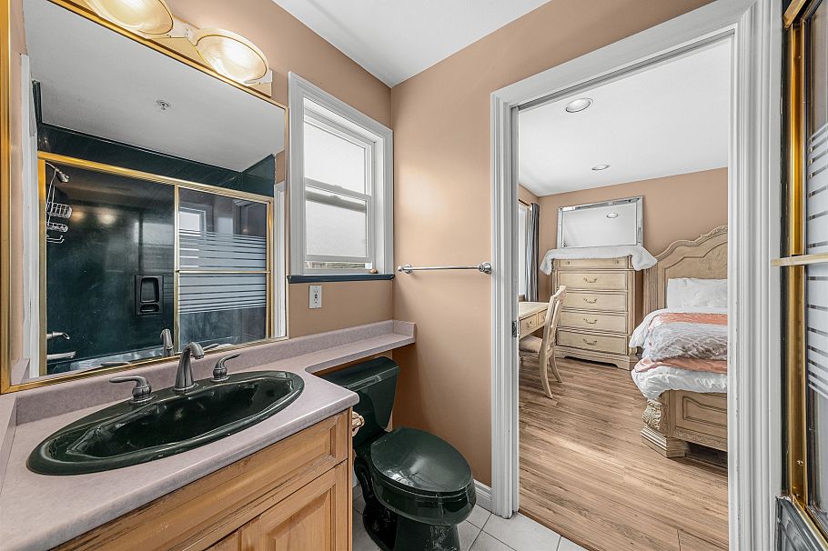 7962 Victoria Drive Vancouver, BC - 29