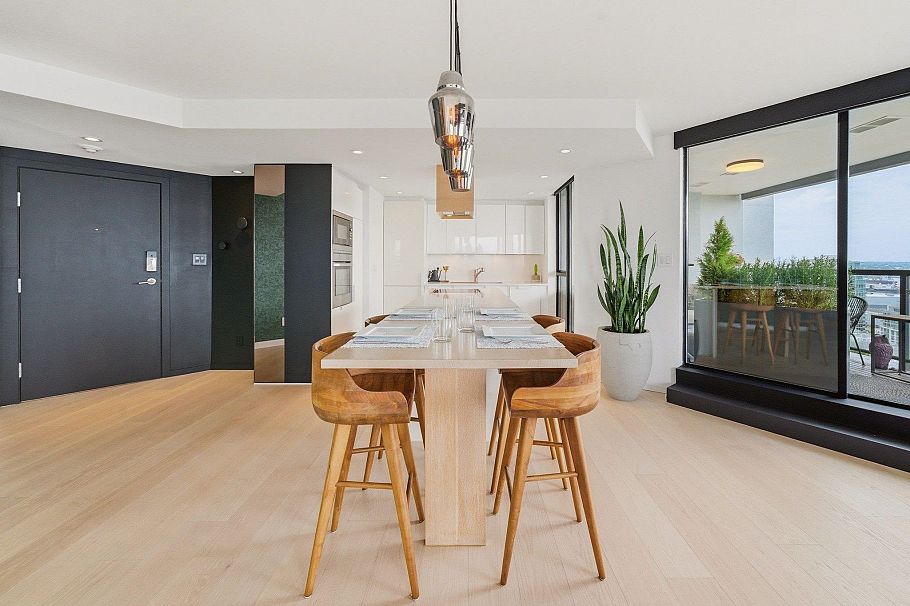 1702 120 W 2nd Street North Vancouver, BC - 2