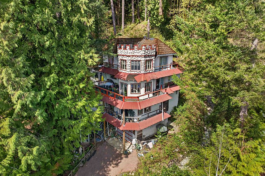2755 Panorama Drive North Vancouver, BC - 1