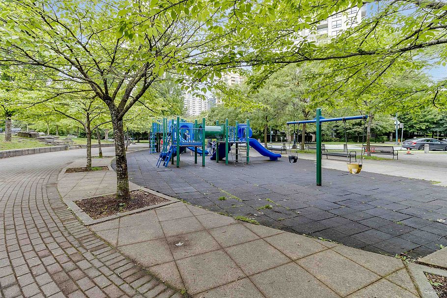 312 3663 Crowley Drive Vancouver, BC - 26