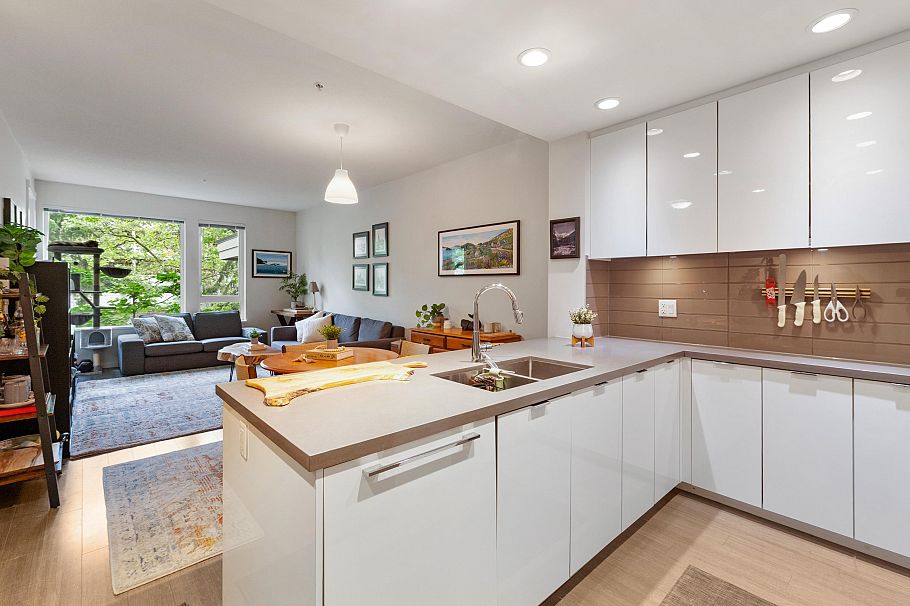216 255 W 1st Street North Vancouver, BC - 6