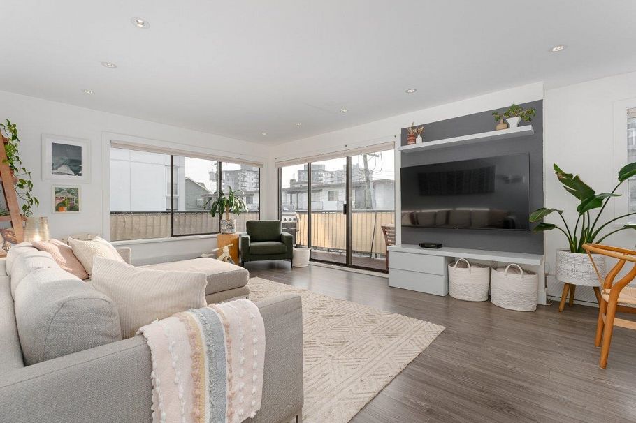 103 127 E 4th Street North Vancouver, BC - 2