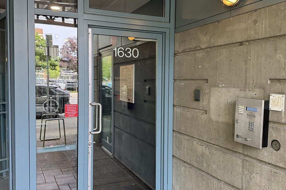 311 1630 W 1st Avenue Vancouver, BC - 2