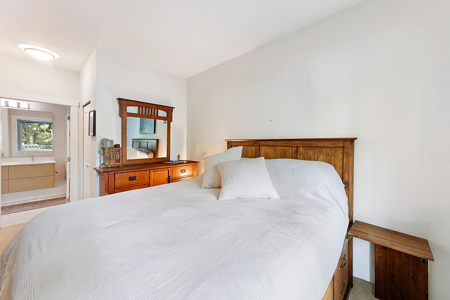 216 255 W 1st Street North Vancouver, BC - 12