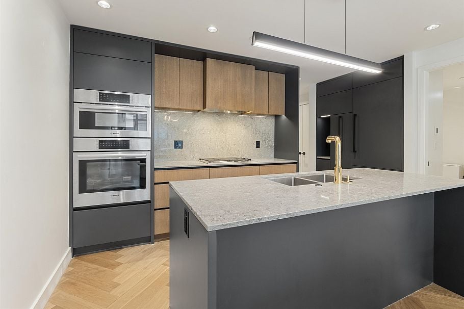 107 458 W 63rd Avenue Vancouver, BC - 1