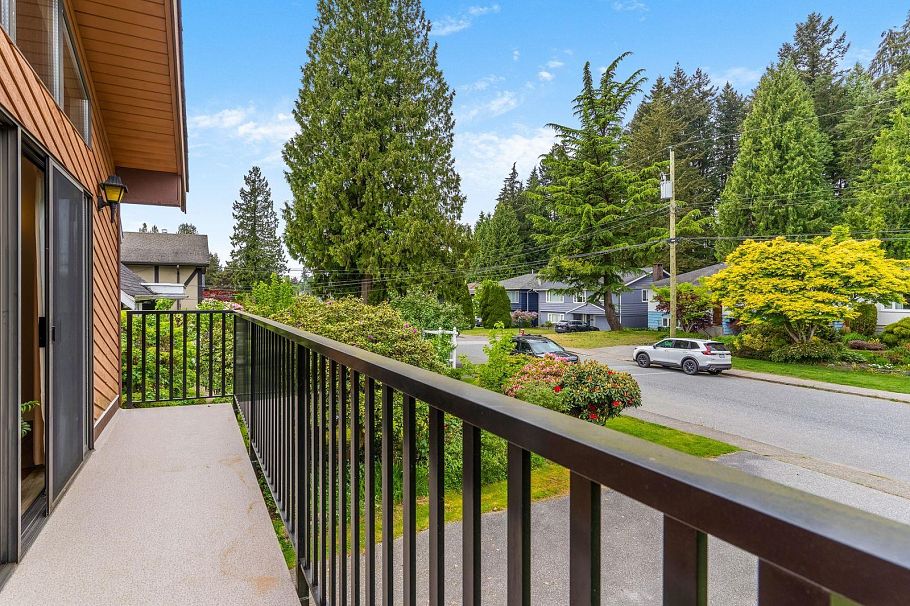 859 E 17th Street North Vancouver, BC - 30
