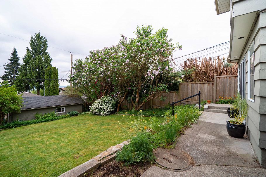 939 Calverhall Street North Vancouver, BC - 33