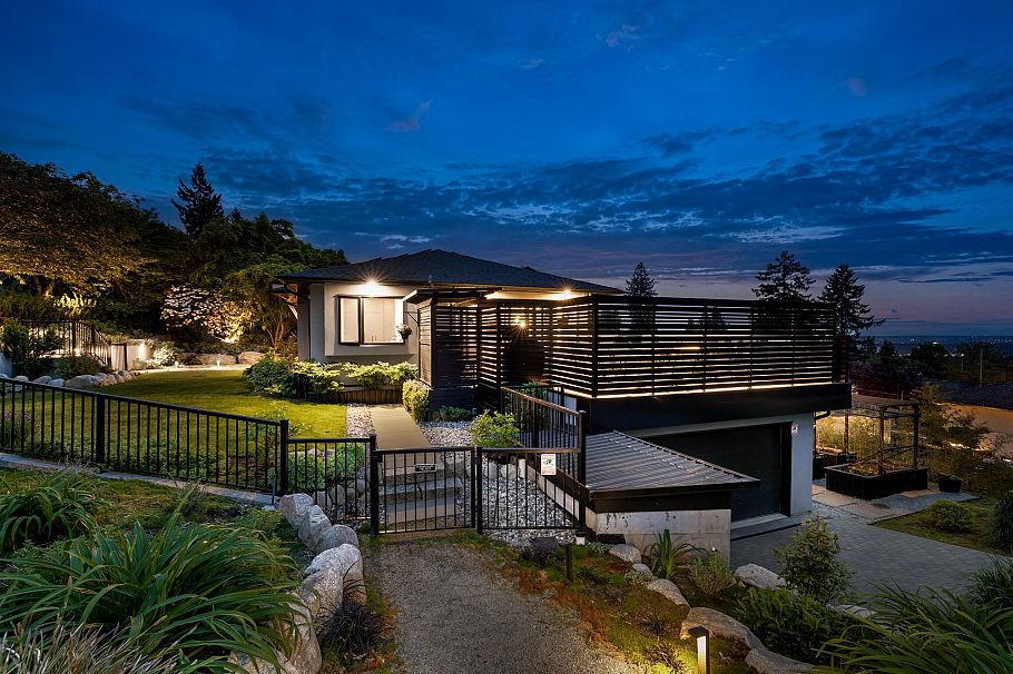 255 Sandringham Crescent North Vancouver, BC - 3