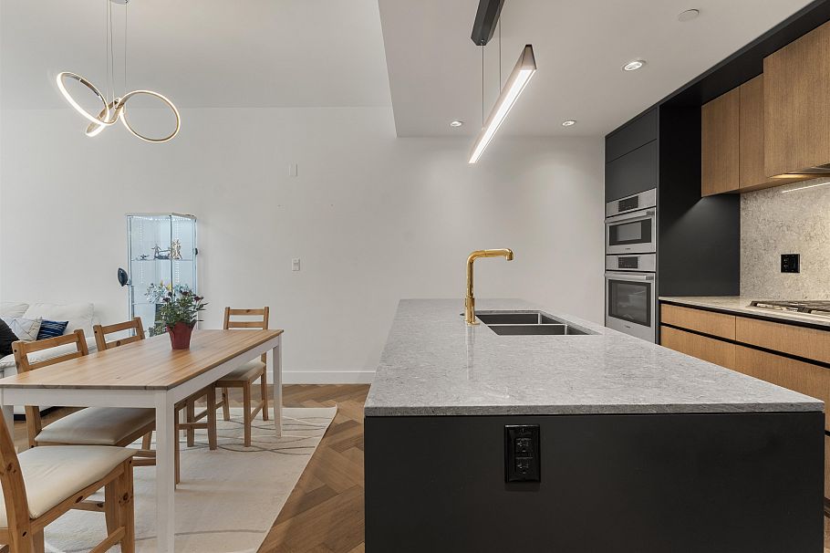 107 458 W 63rd Avenue Vancouver, BC - 5