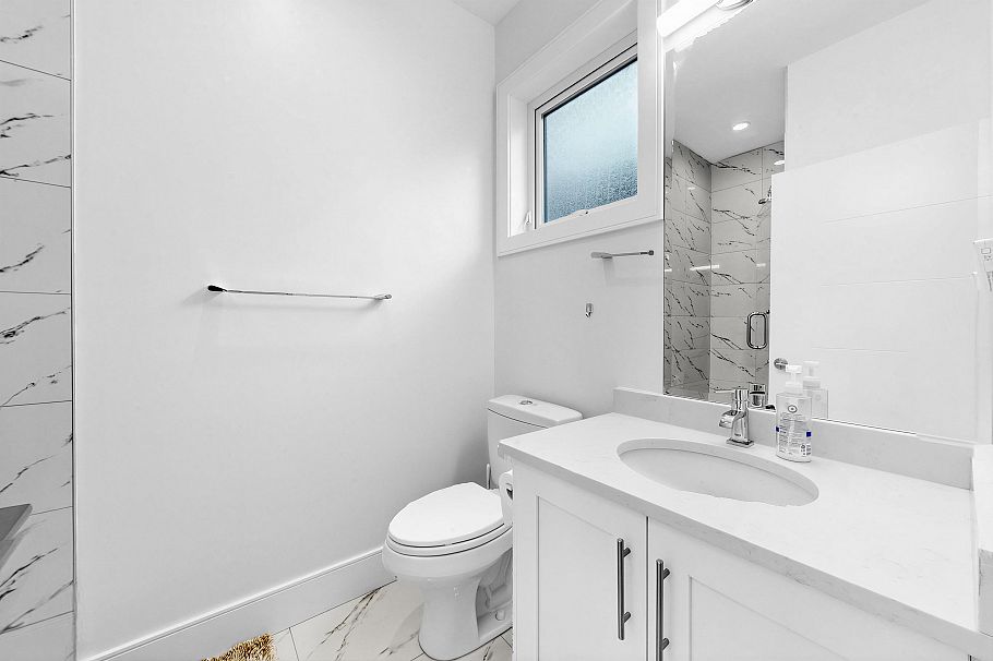 4555 W 9th Avenue Vancouver, BC - 26