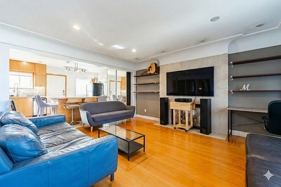 3654 E 25th Avenue Vancouver, BC - 5