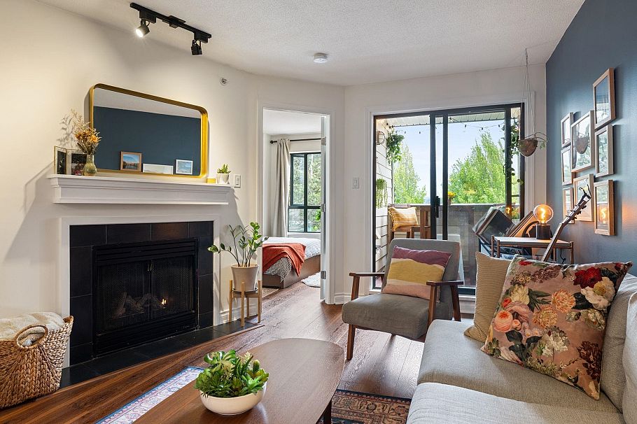 404 2741 E Hastings Street Vancouver, BC - 2
