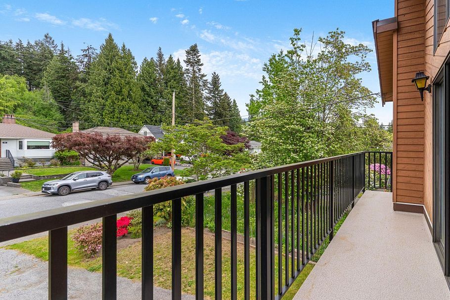 859 E 17th Street North Vancouver, BC - 29