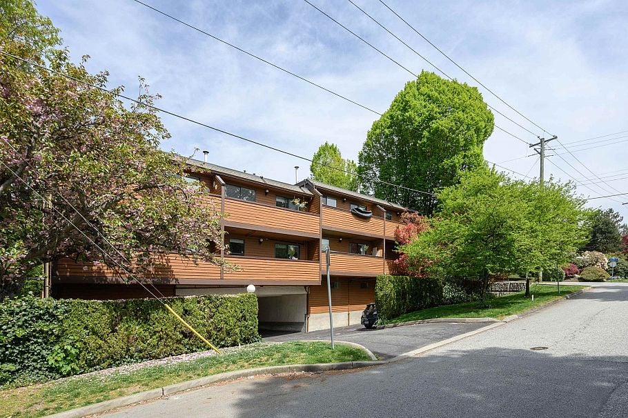 3201 Lonsdale Avenue North Vancouver, BC - 1