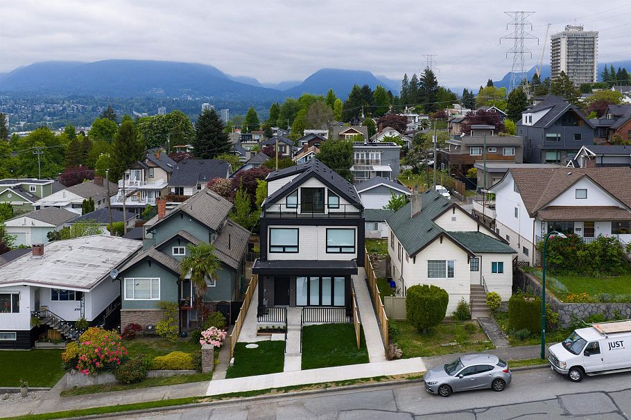 2 3645 Dundas Street Vancouver, BC - 26